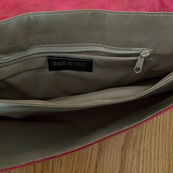 Bright fuchsia color shoulder bag - Picture 4 of 10